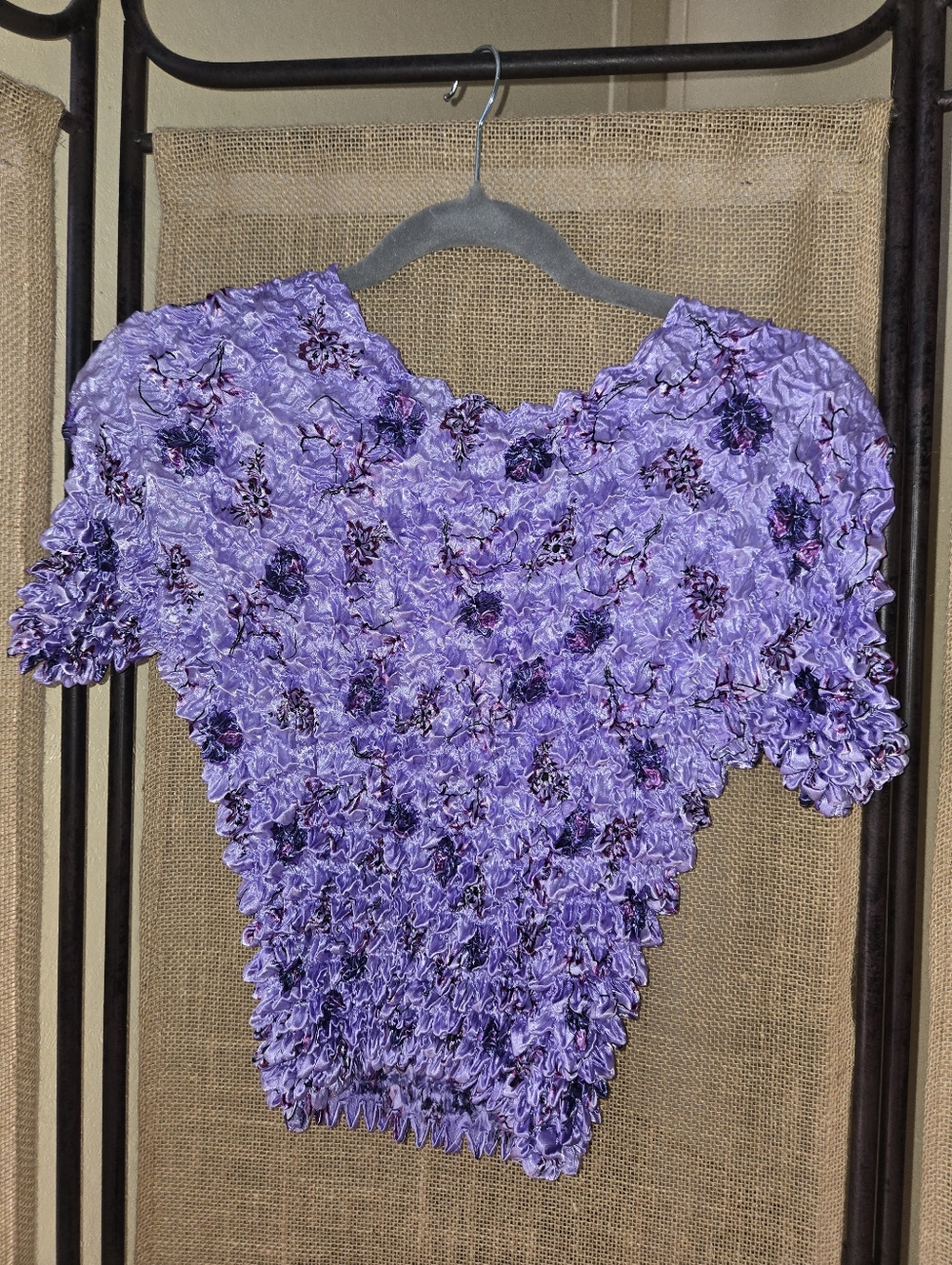 Vintage Y2K 2000s Lavender Floral Popcorn Bubble Stretchy Short Sleeve Top - Picture 1 of 8
